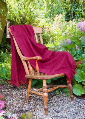 plush-blanket-on-chair_582716444